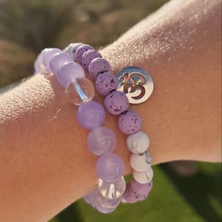 Jestli miluješ fialovou, jsi možná jemnější, než vypadáš. A tyhle náramky tě v tom jen podpoří. Lila je totiž barva...